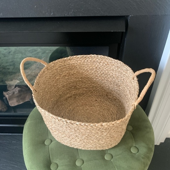 Straw basket with handles home decor or storage planter - Picture 3 of 5